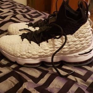 Lebron 15 black & white